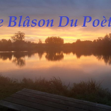 Le Blason Du Poete Mayet 外观 照片